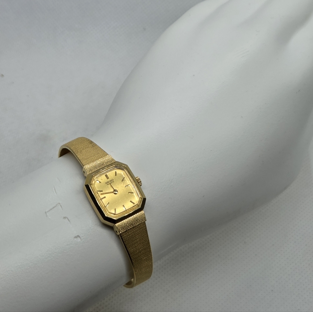 Seiko Quartz Vintage Women's Watch Small Gold Tone Face 6.5" - Picture 1 of 11